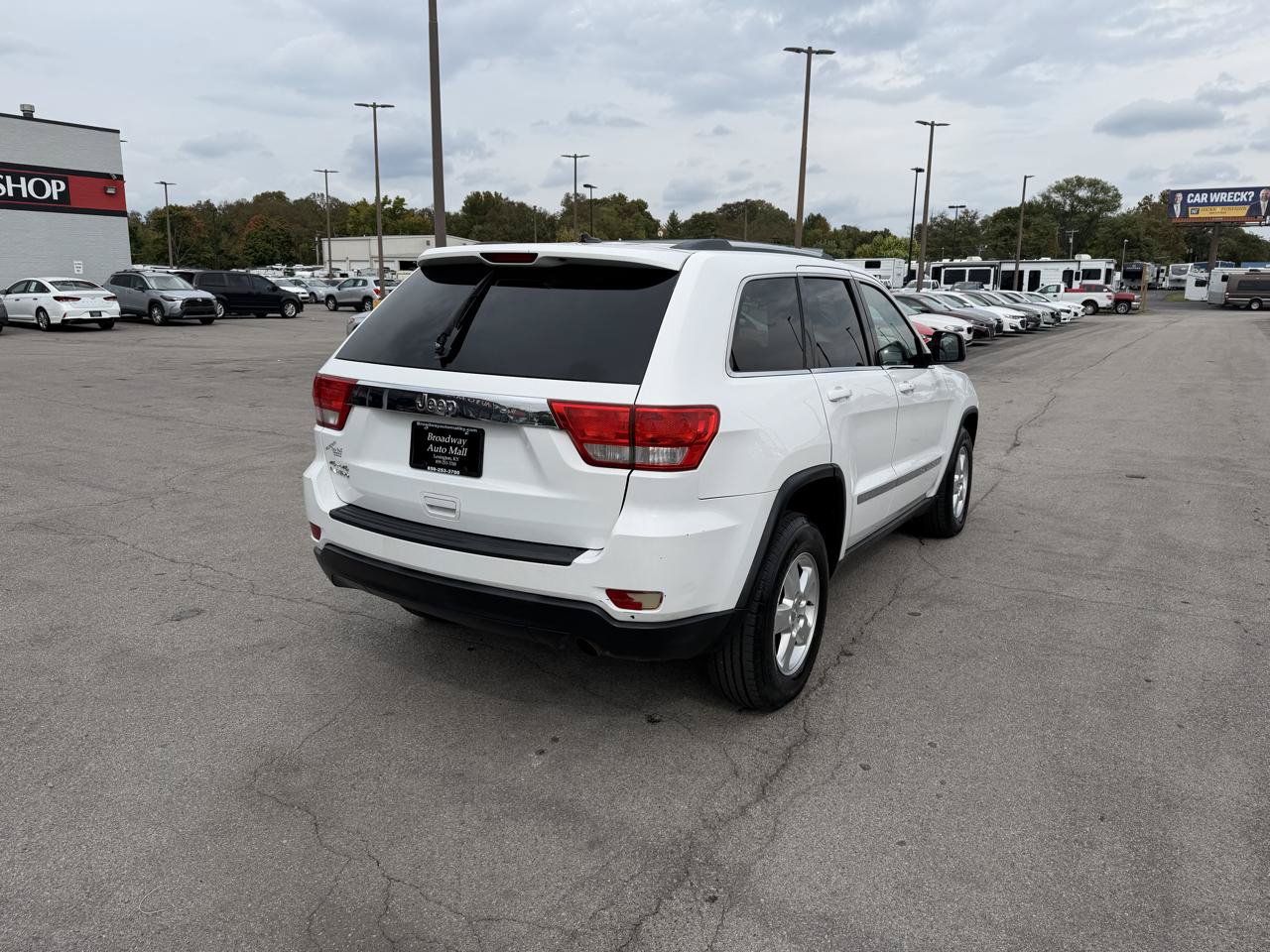 Used 2013 Jeep Grand Cherokee Laredo w/ Laredo E Group AWD/4WD image 3