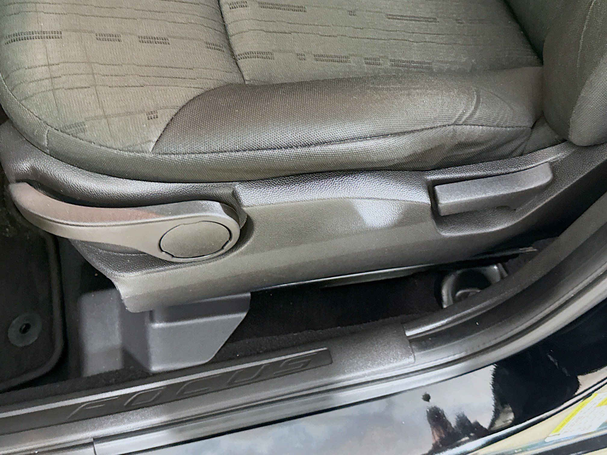 Used 2010 Ford Focus SE FWD image 21