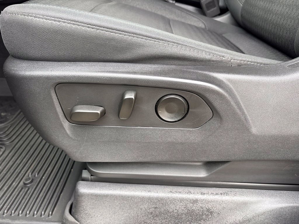 Used 2023 Chevrolet Silverado 1500 LT AWD/4WD image 18