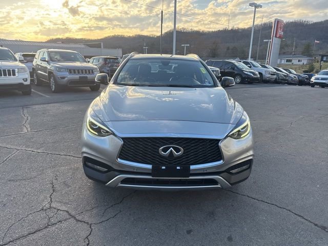 Used 2018 INFINITI QX30 Premium w/ Navigation Package image 3
