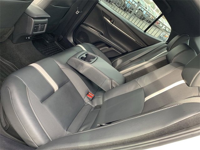 Used 2025 Toyota Camry SE image 10