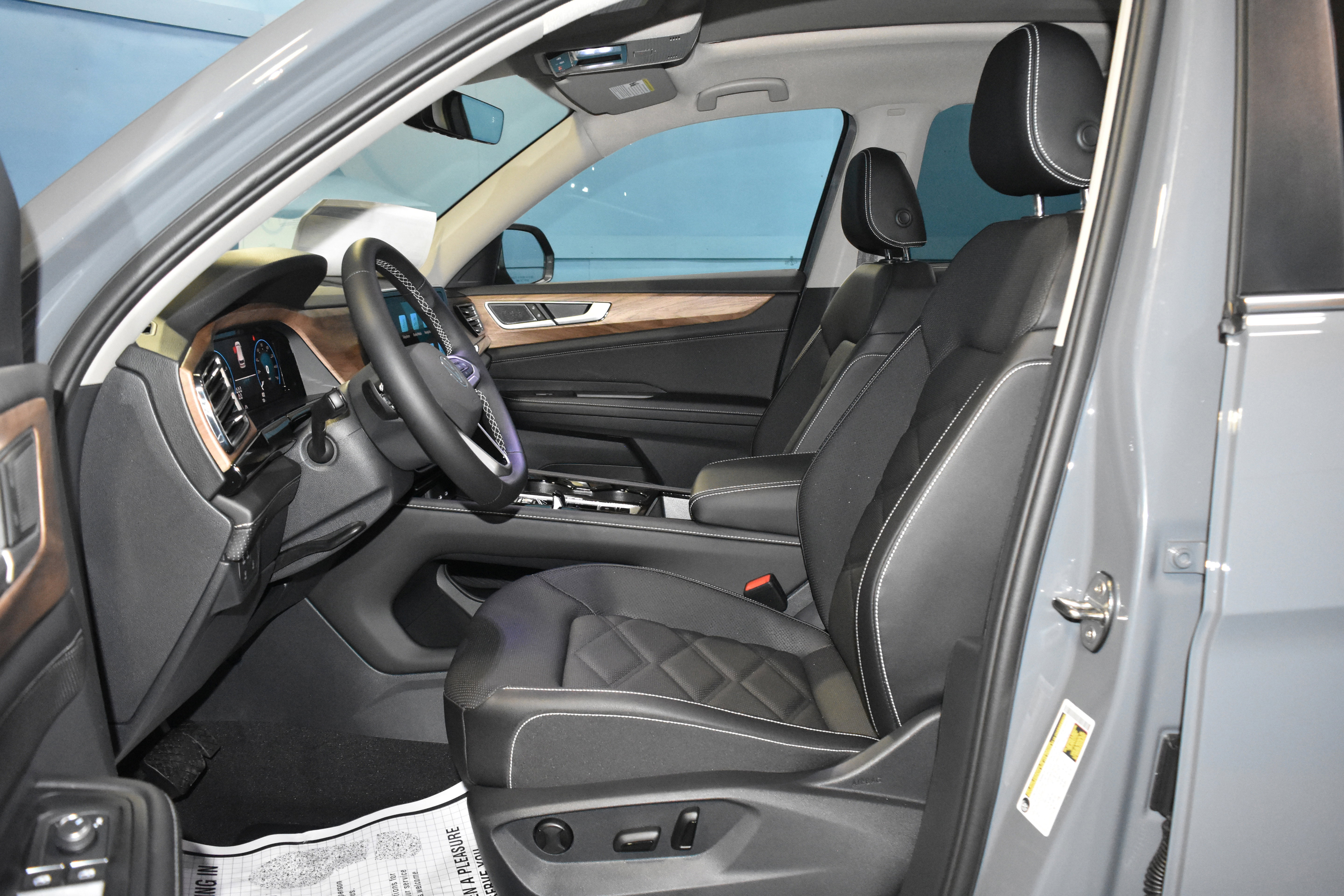 New 2026 Volkswagen Atlas SE image 6