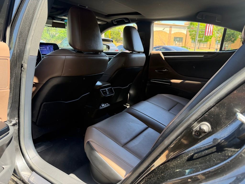 Used 2025 Lexus ES 300h w/ Premium Package image 30