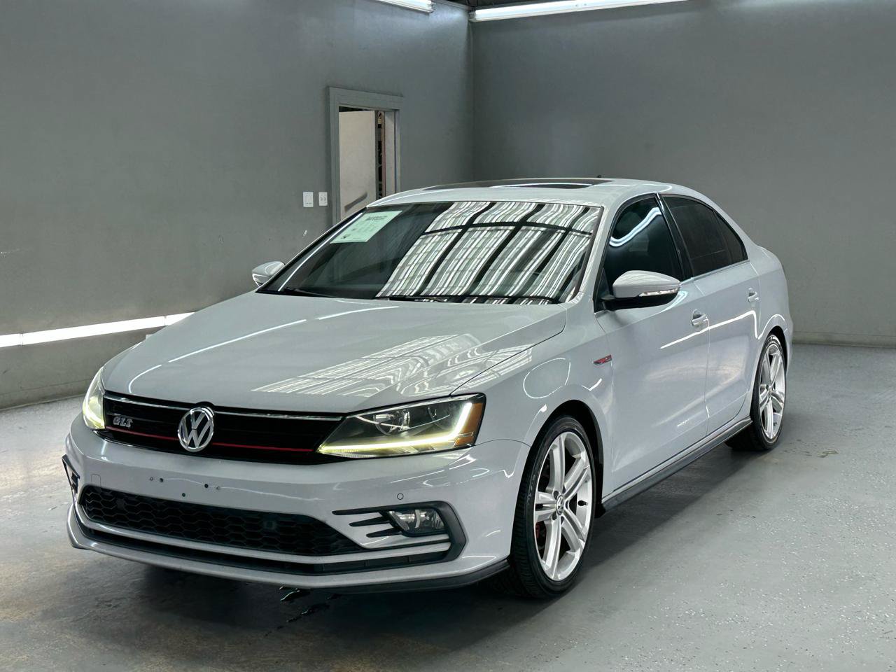 Used 2017 Volkswagen Jetta GLI FWD image 3