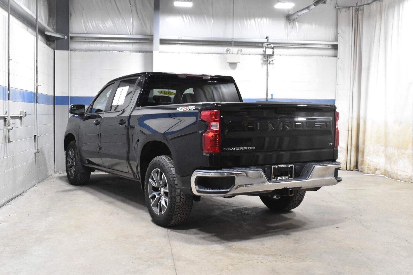 Used 2024 Chevrolet Silverado 1500 LT AWD/4WD image 21