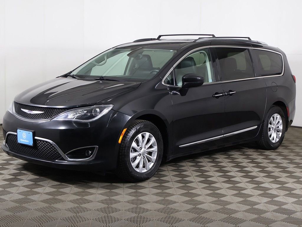 Used 2018 Chrysler Pacifica Touring-L FWD image 8