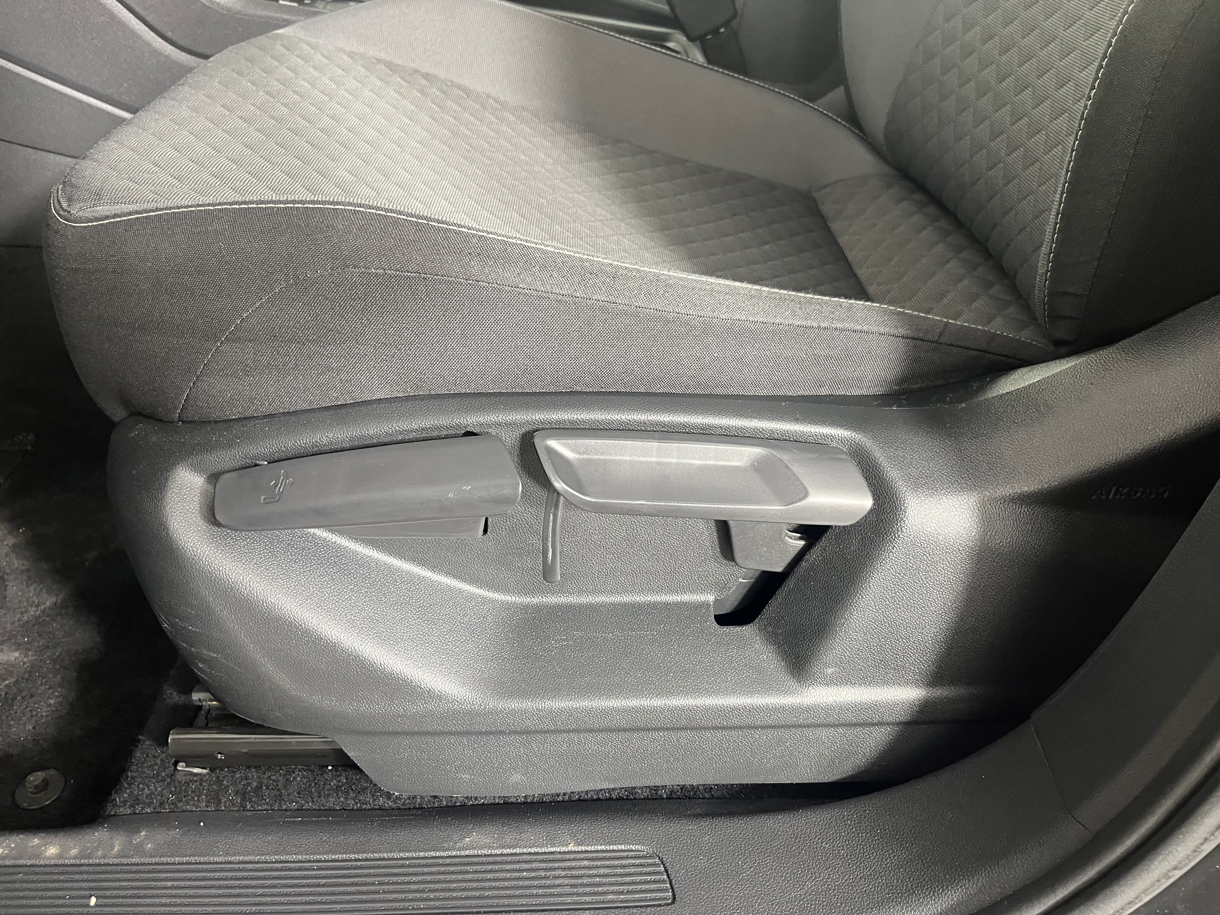 Used 2021 Volkswagen Tiguan S image 19