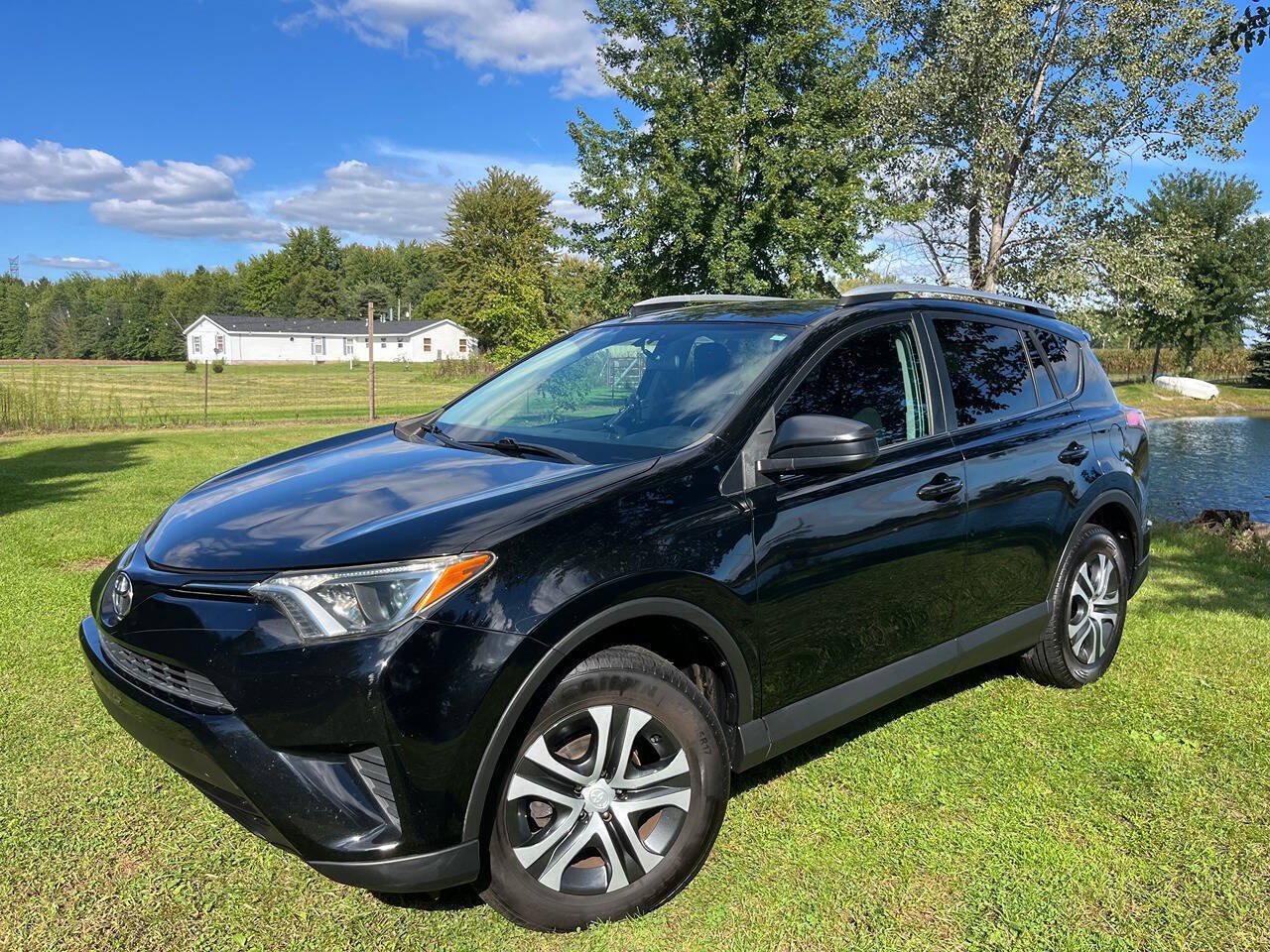 Used 2016 Toyota RAV4 LE AWD/4WD image 1