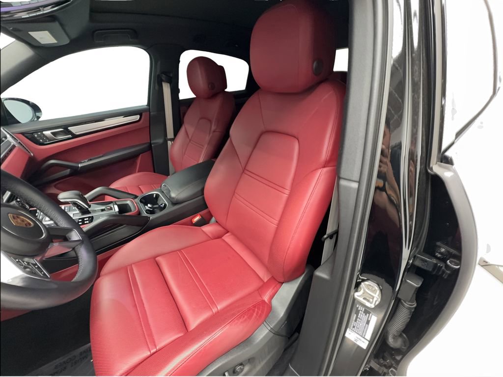 Used 2023 Porsche Cayenne Platinum Edition image 10