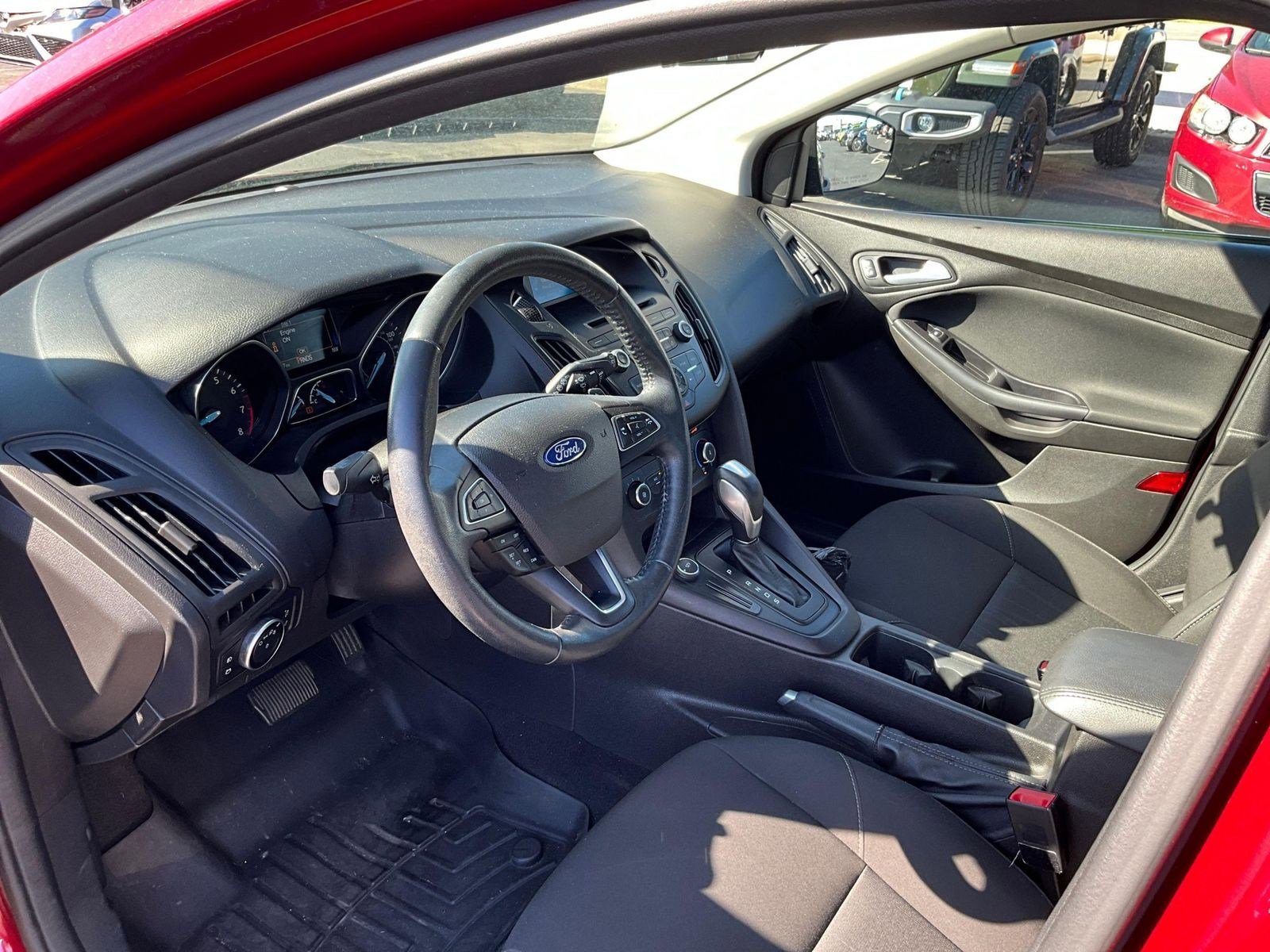 Used 2015 Ford Focus SE w/ SE Sport Package FWD image 16