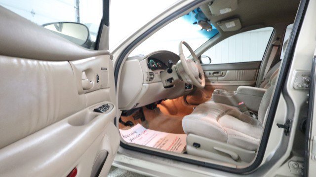 Used 2002 Buick Century Custom w/ Custom Premium Pkg image 9