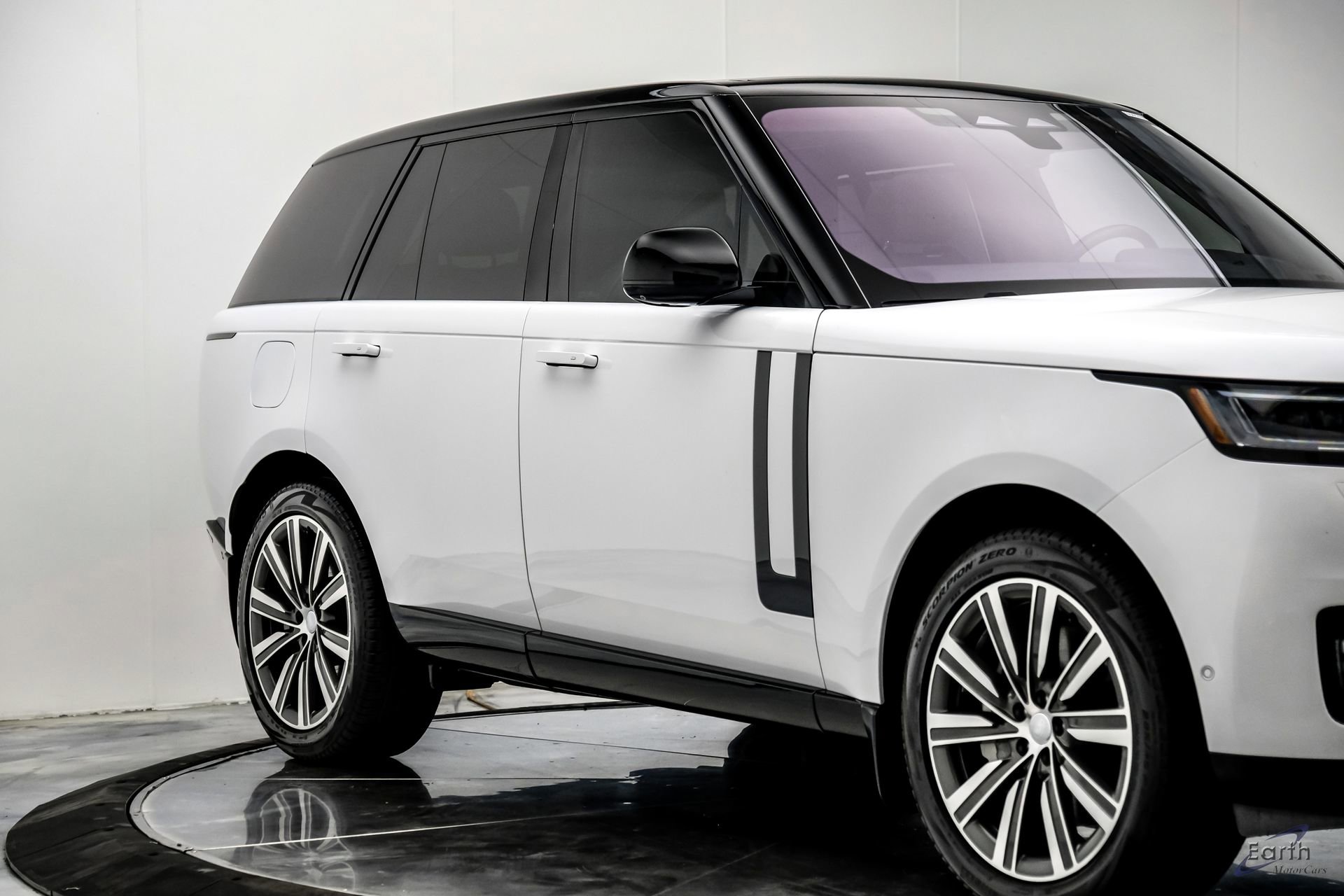 Used 2023 Land Rover Range Rover SE image 26