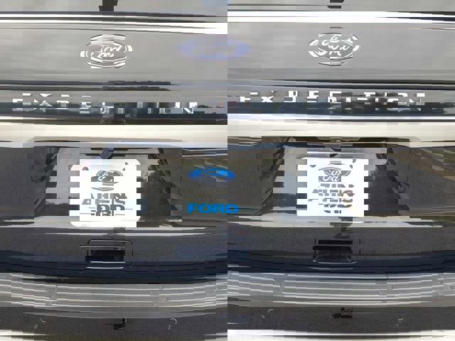 Used 2024 Ford Expedition XLT AWD/4WD image 5