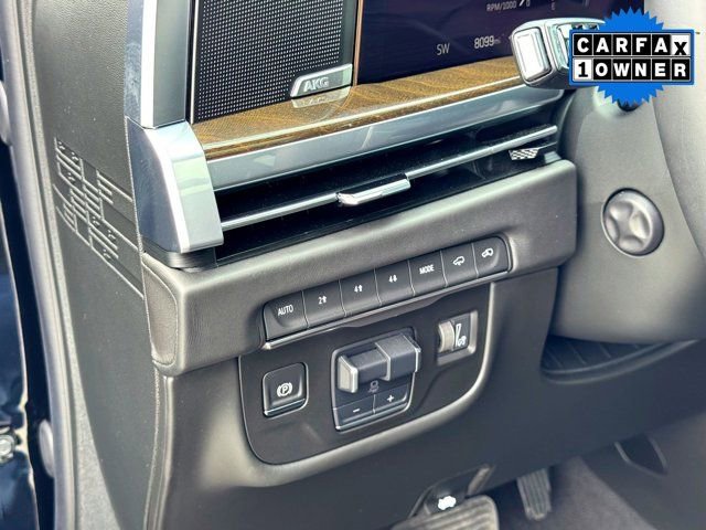 Used 2025 Cadillac Escalade ESV Sport Platinum AWD/4WD image 18