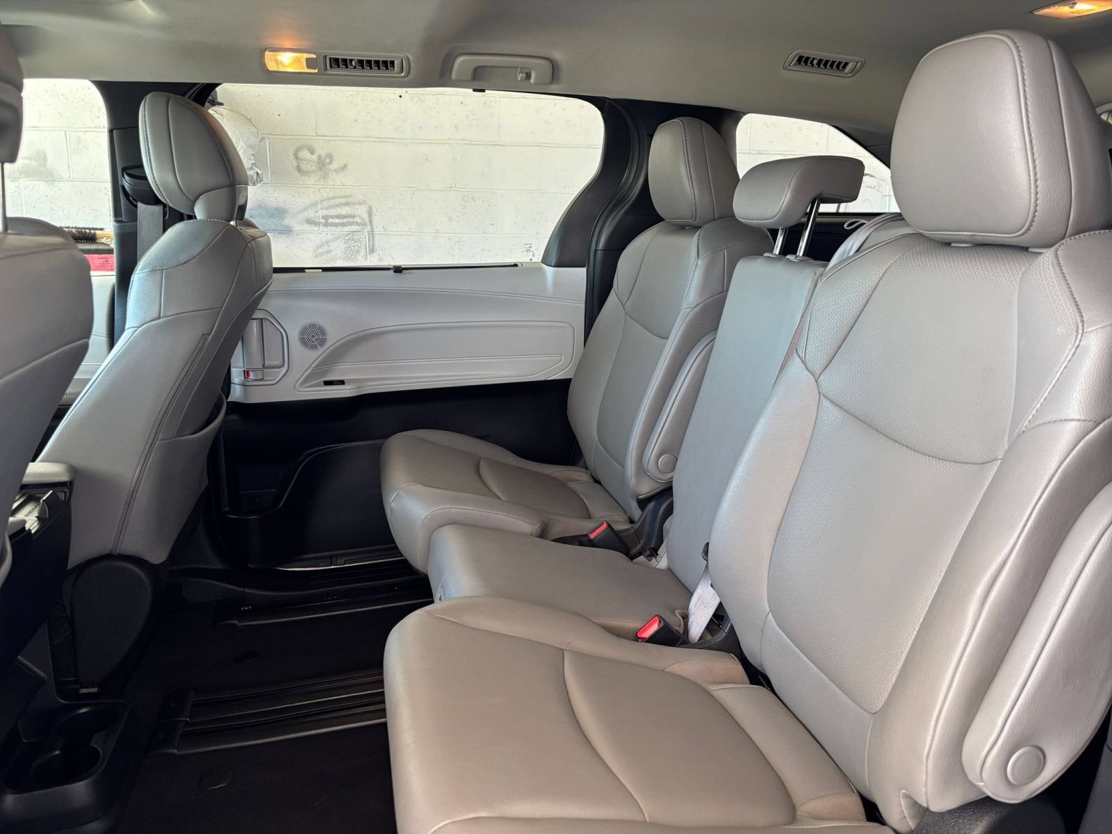 Used 2025 Toyota Sienna XLE FWD image 26