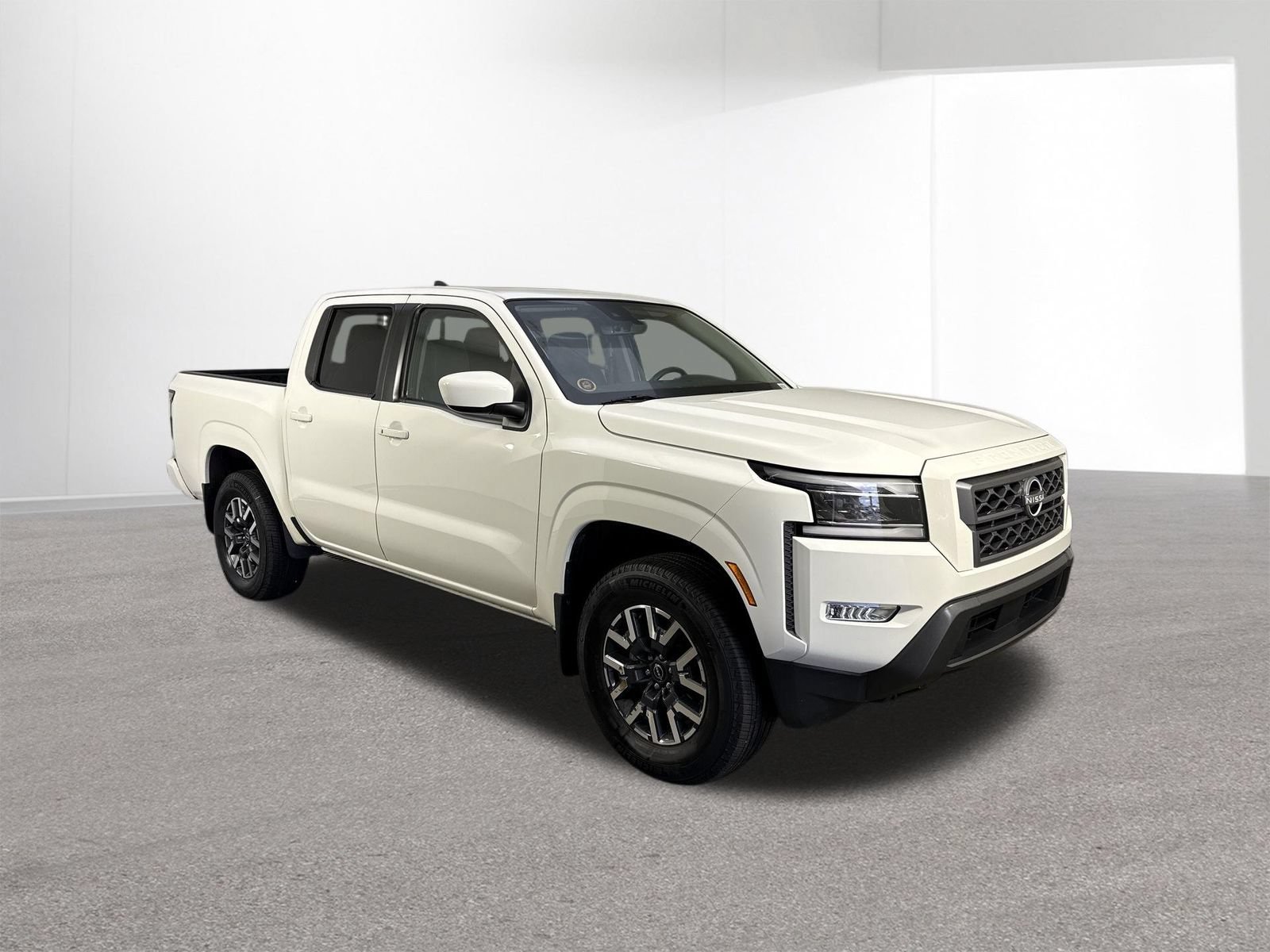 Used 2024 Nissan Frontier SL w/ Technology Package AWD/4WD image 3