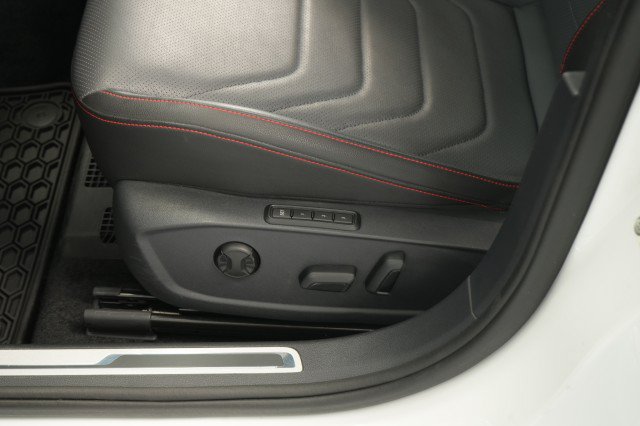 Used 2025 Volkswagen Jetta GLI Autobahn FWD image 22