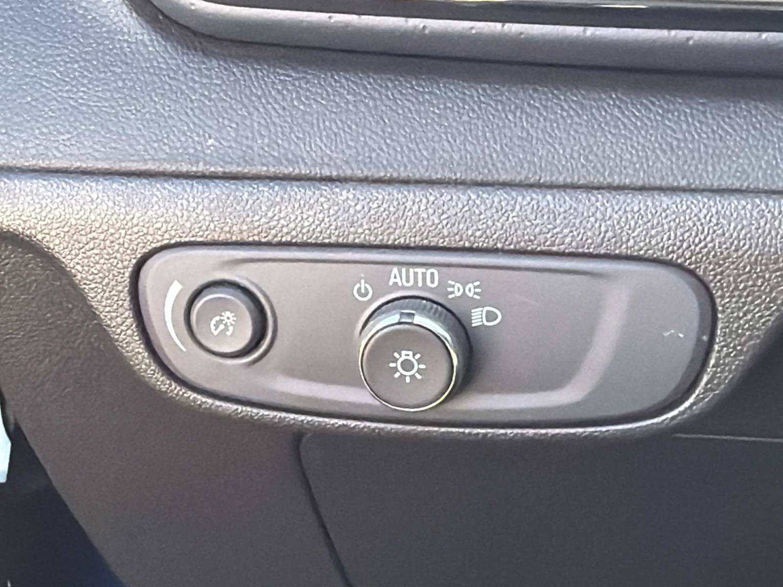 Used 2023 Chevrolet Bolt EUV Premier FWD image 21