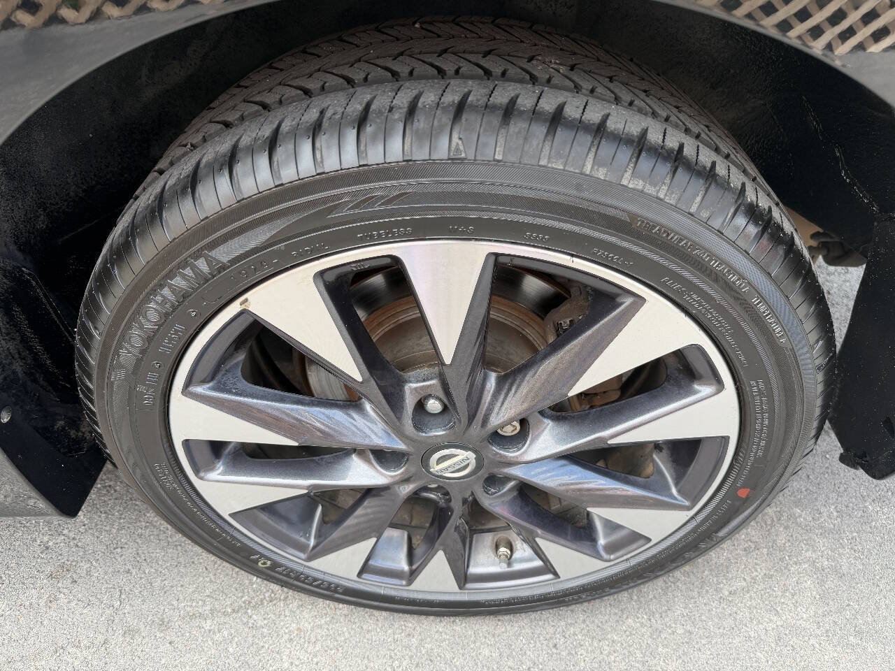 Used 2016 Nissan Sentra SR w/ Driver's Assist Package FWD image 5