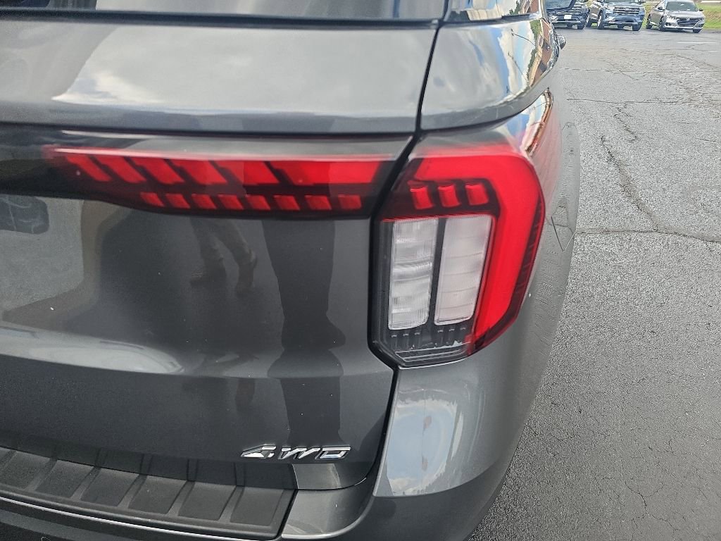 Used 2025 Ford Explorer ST-Line w/ ST-Line Street Pack AWD/4WD image 6