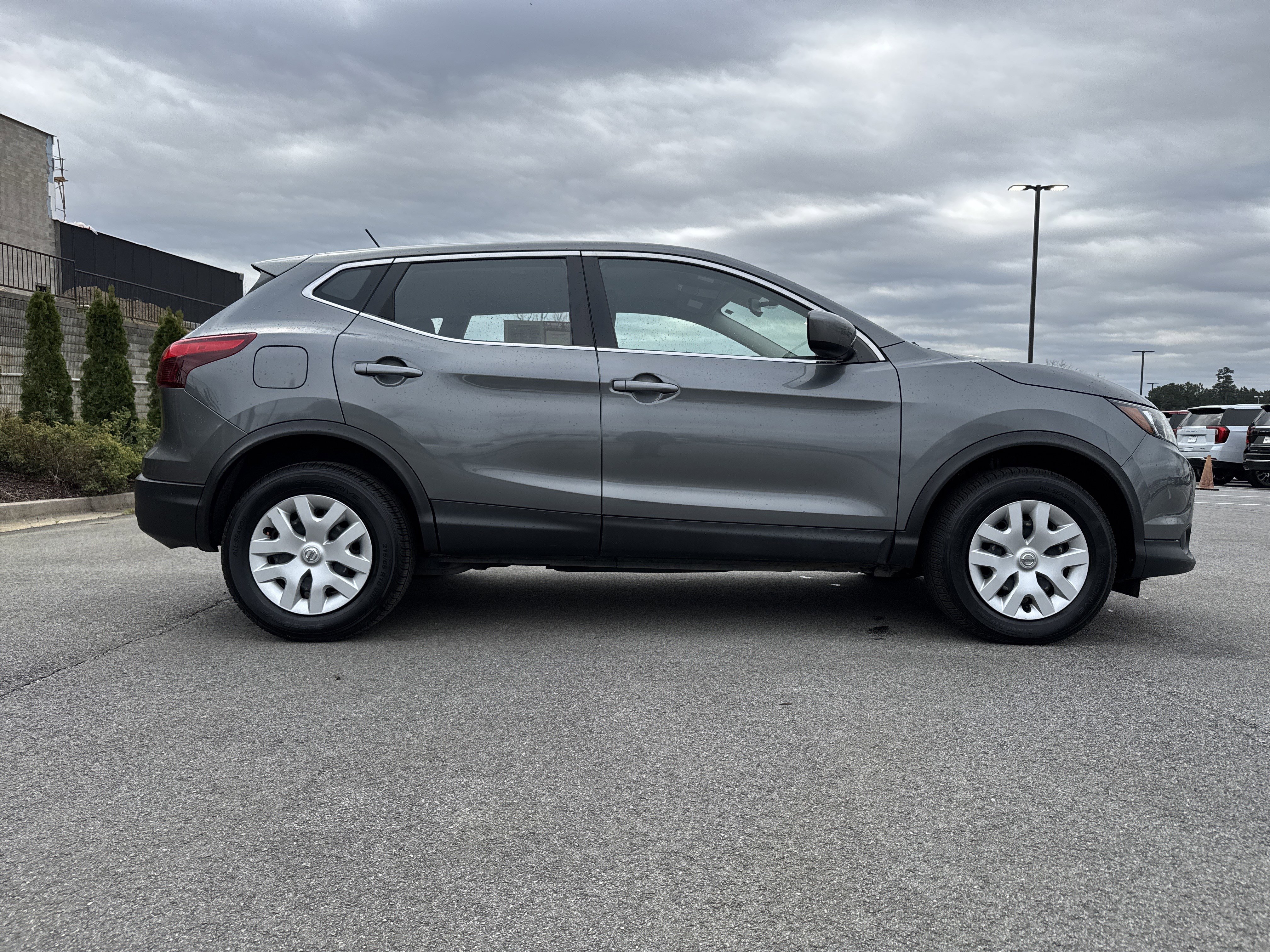 Used 2019 Nissan Rogue Sport S image 11