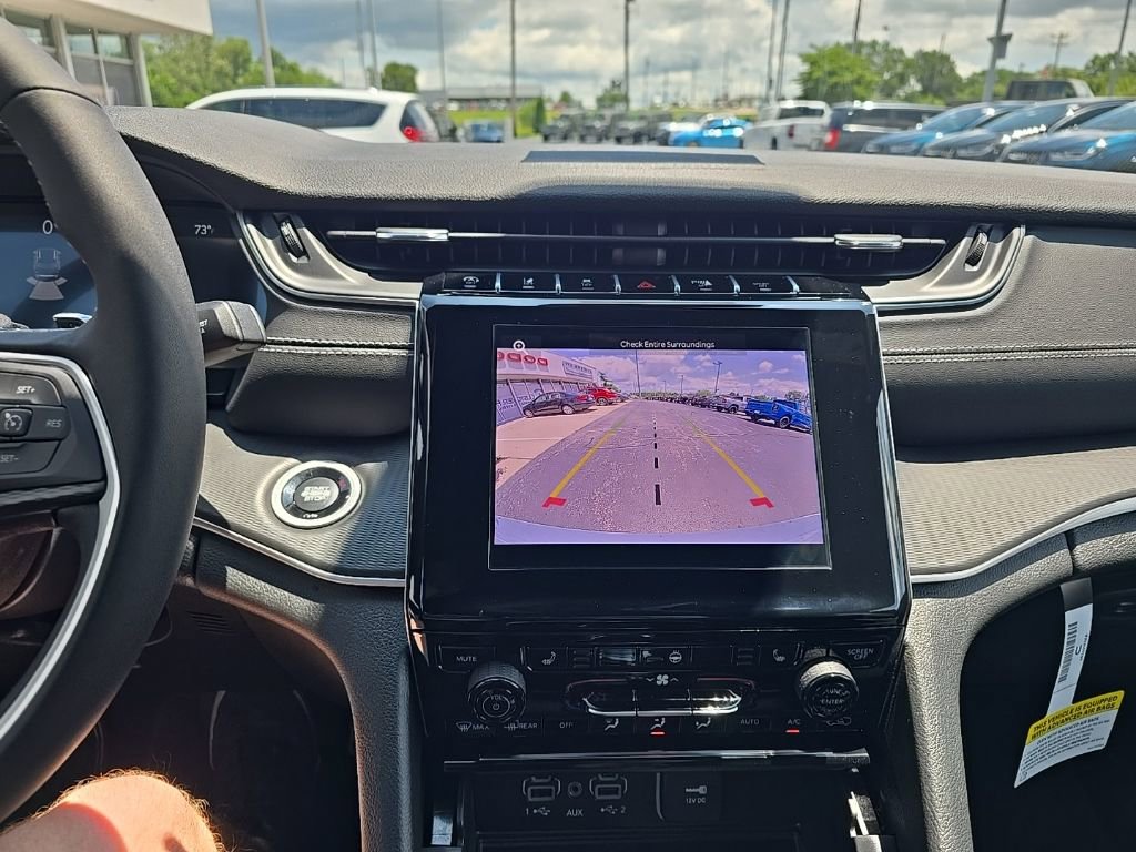 New 2025 Jeep Grand Cherokee Laredo w/ Luxury Tech Group I image 21