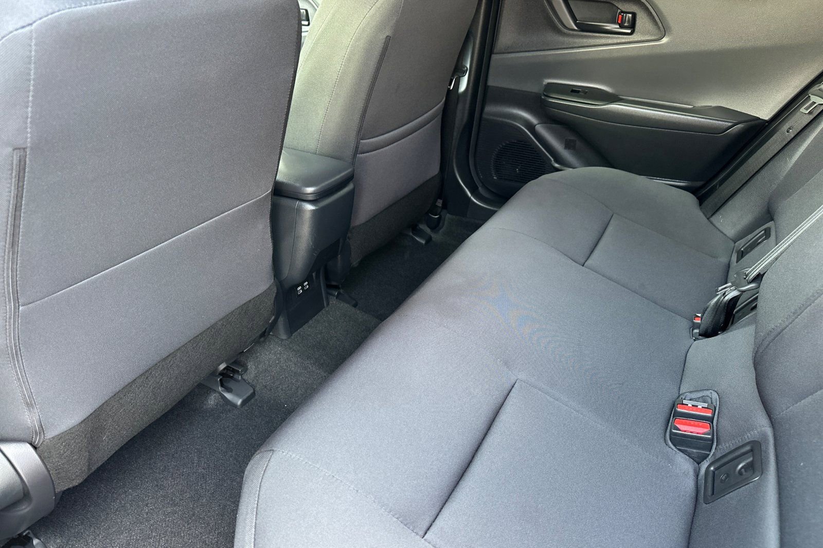 Used 2023 Toyota Prius LE FWD image 12