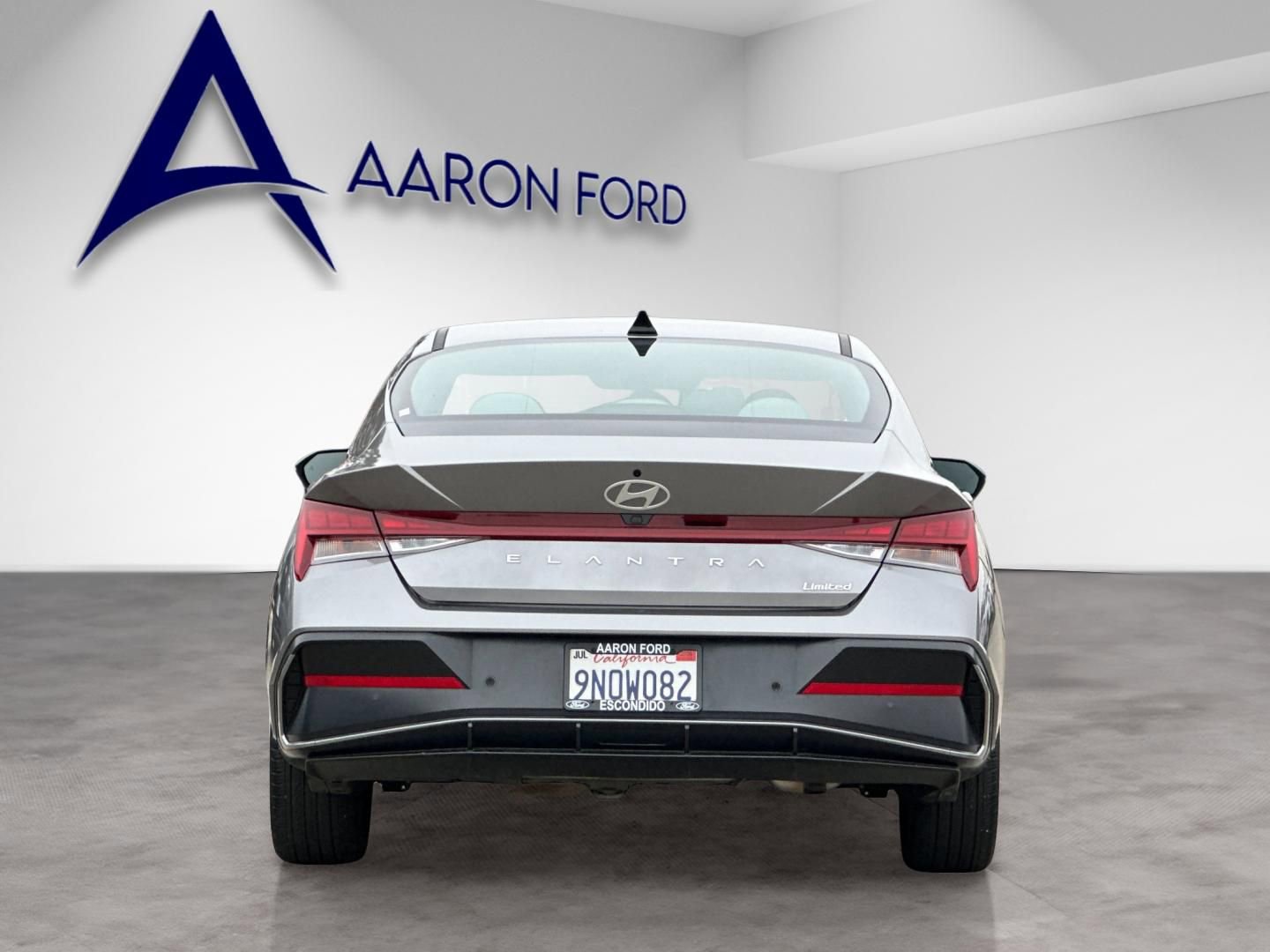 Used 2024 Hyundai Elantra Limited FWD image 5