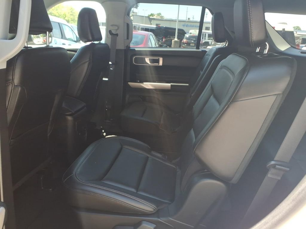 Certified 2023 Ford Explorer XLT w/ Equipment Group 202A AWD/4WD image 15