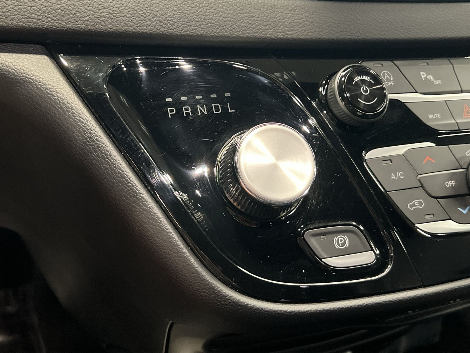 Used 2025 Chrysler Pacifica Select FWD image 18