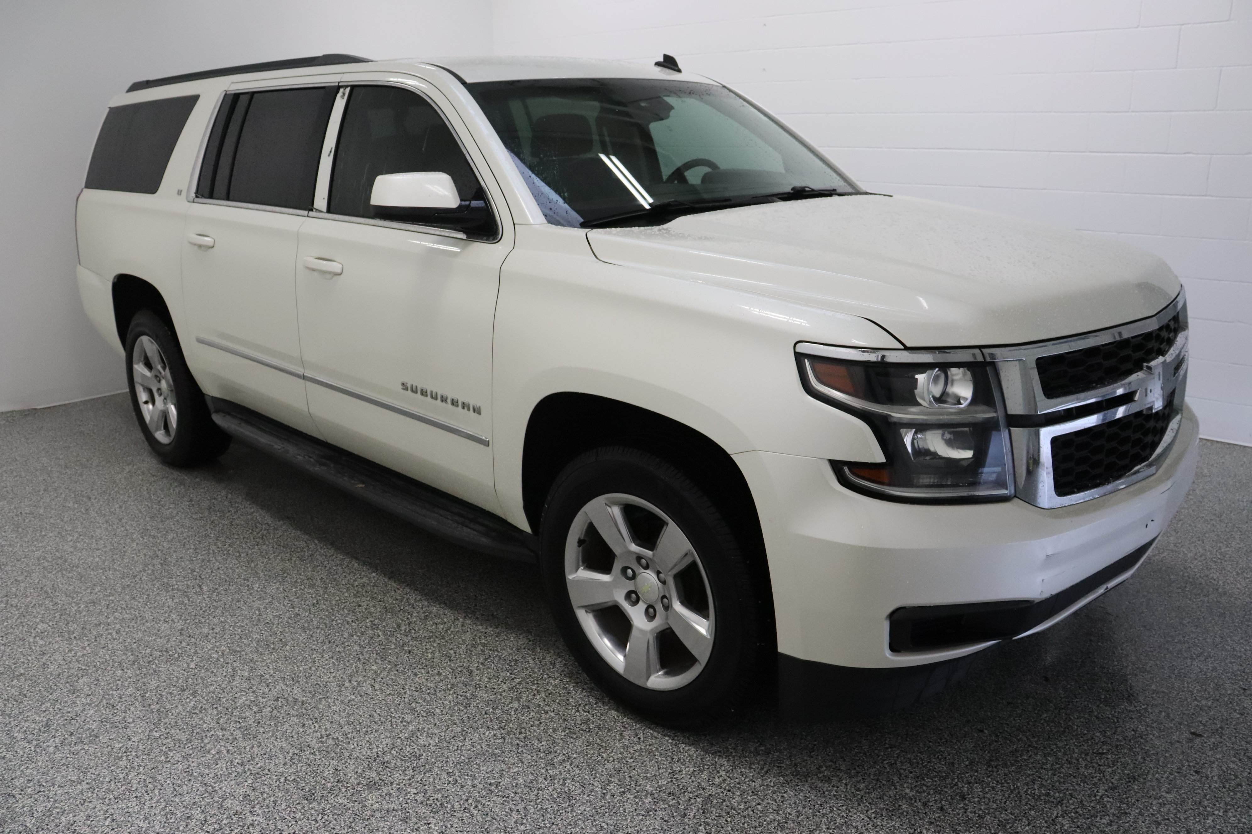 Used 2015 Chevrolet Suburban LT RWD image 4