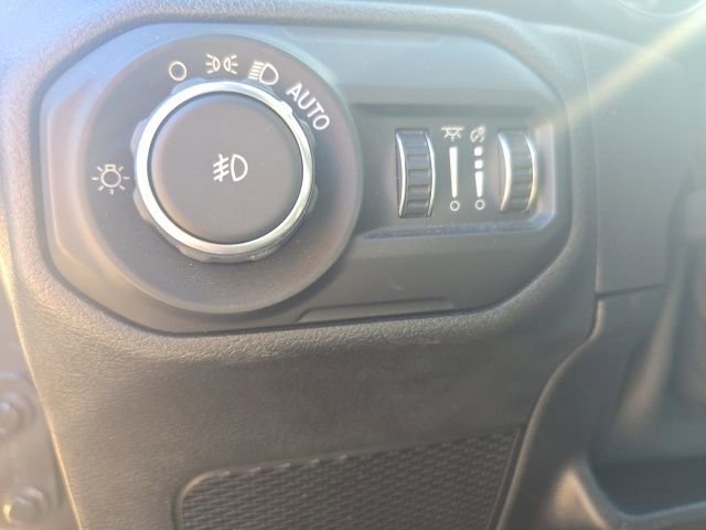 Used 2021 Jeep Wrangler Unlimited Sahara AWD/4WD image 16