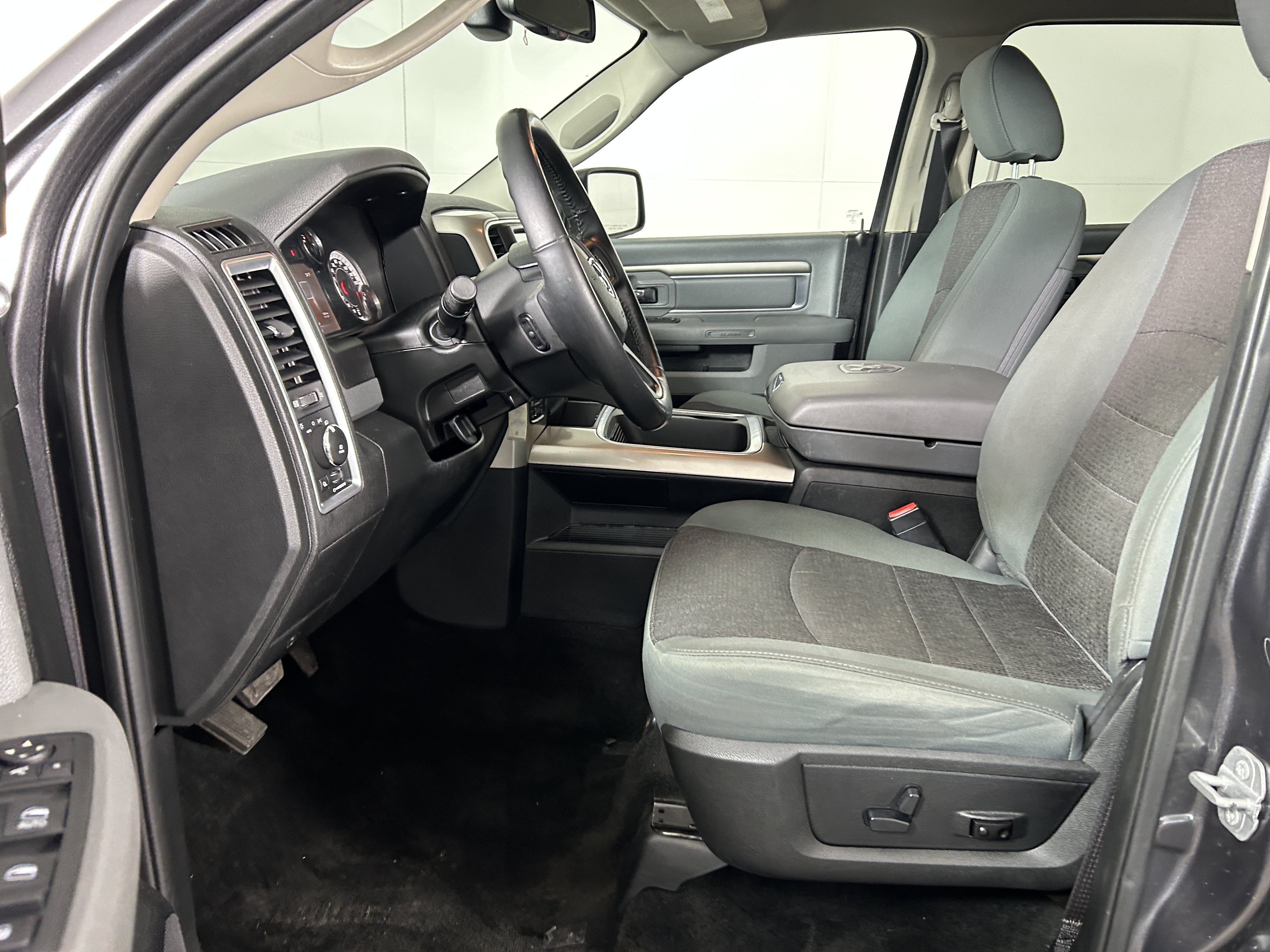 Used 2017 RAM 1500 Big Horn AWD/4WD image 11