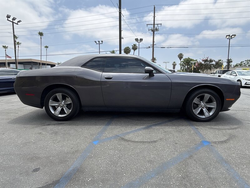 Used 2015 Dodge Challenger SXT RWD image 7