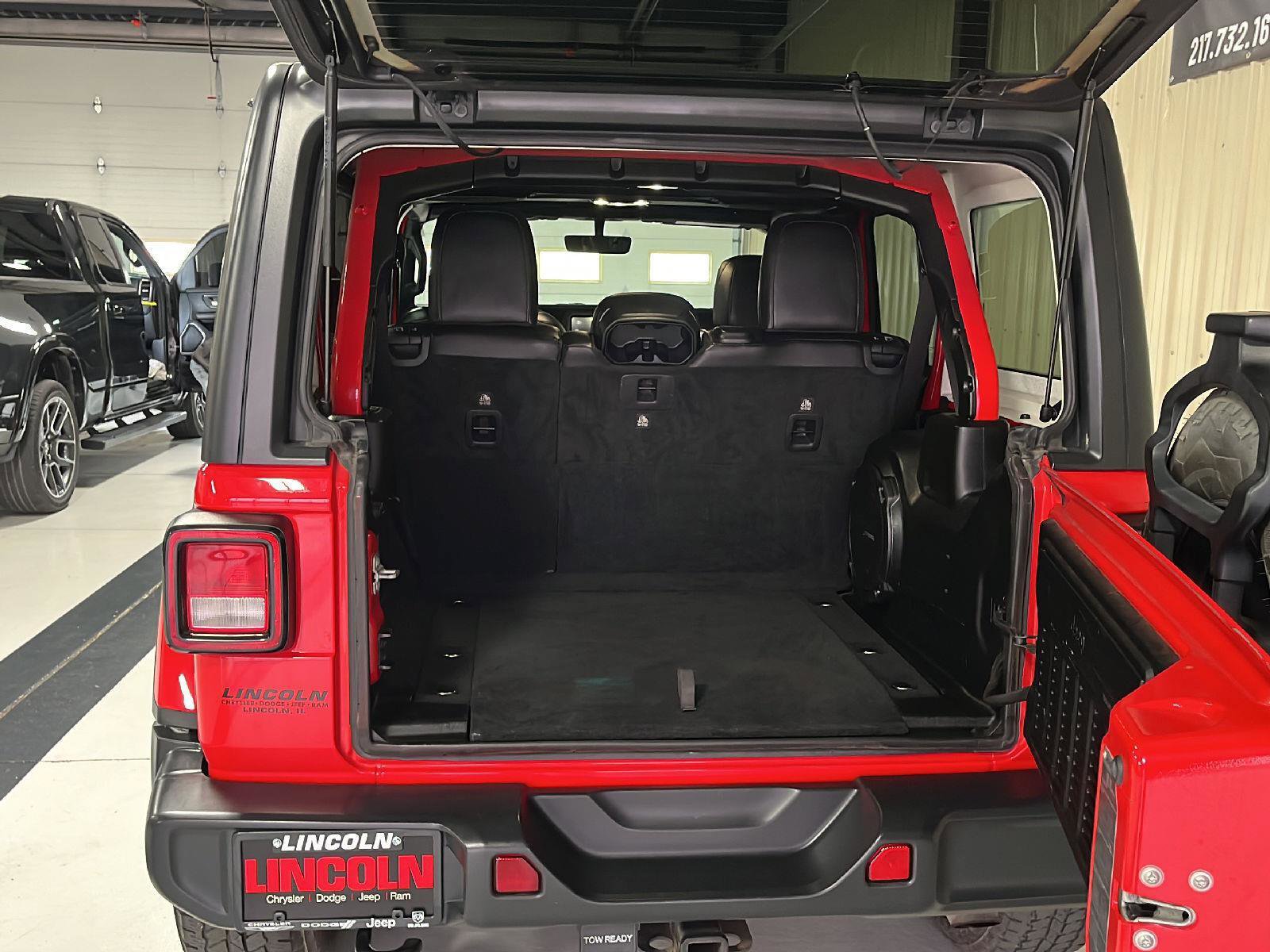 Used 2019 Jeep Wrangler Unlimited Sahara image 9