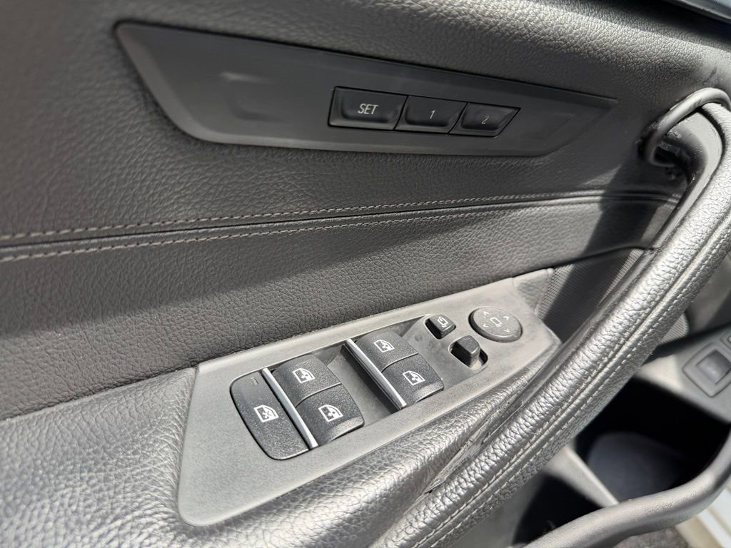 Used 2018 BMW 530e w/ Premium Package image 17