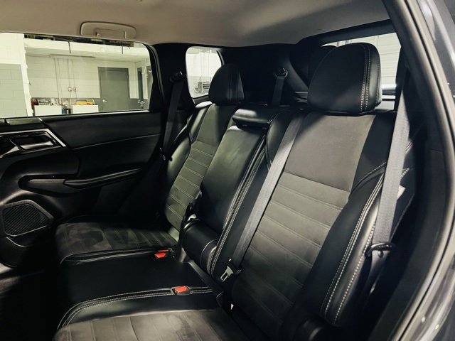 Used 2024 Mitsubishi Outlander SE image 26