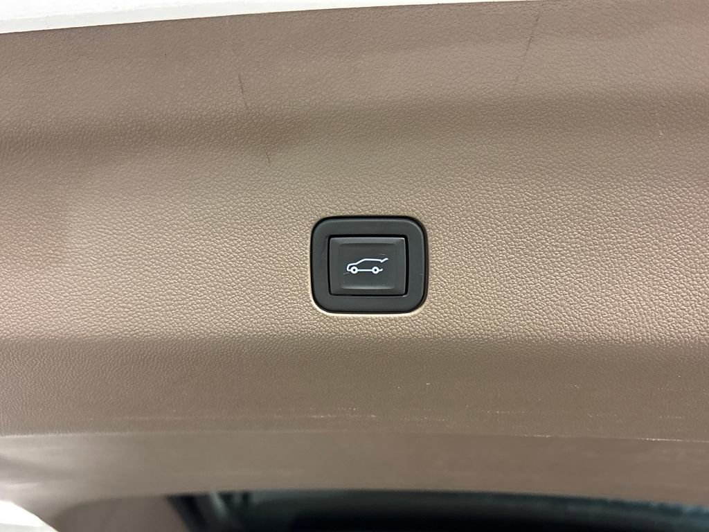 Used 2021 GMC Yukon Denali w/ Denali Premium Package image 22