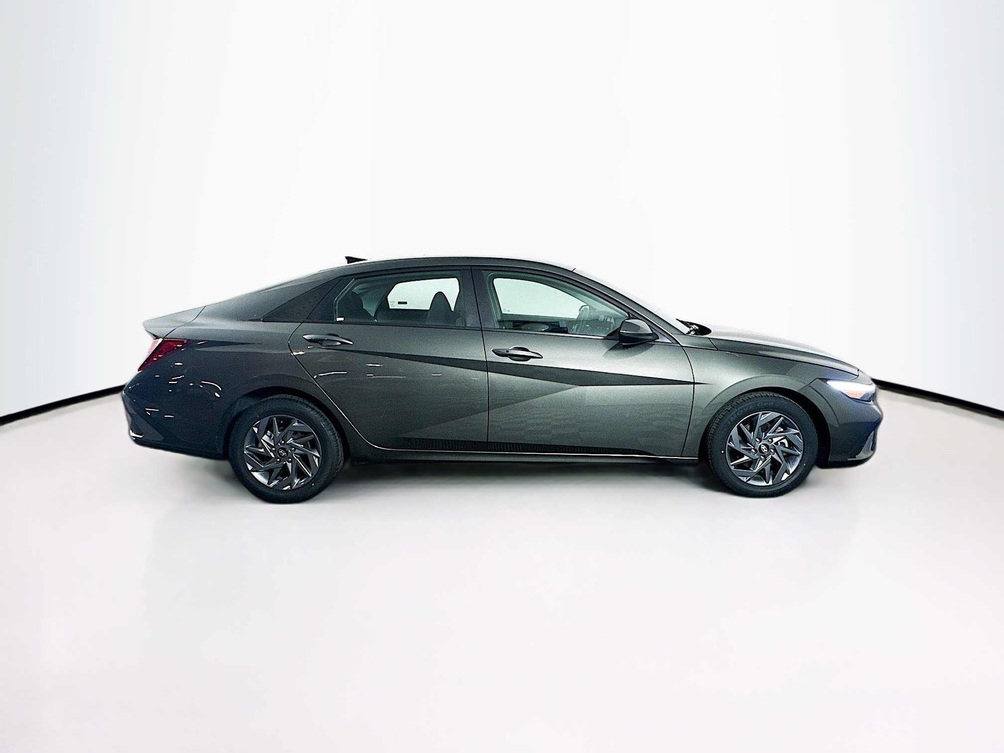 Used 2024 Hyundai Elantra SEL image 10