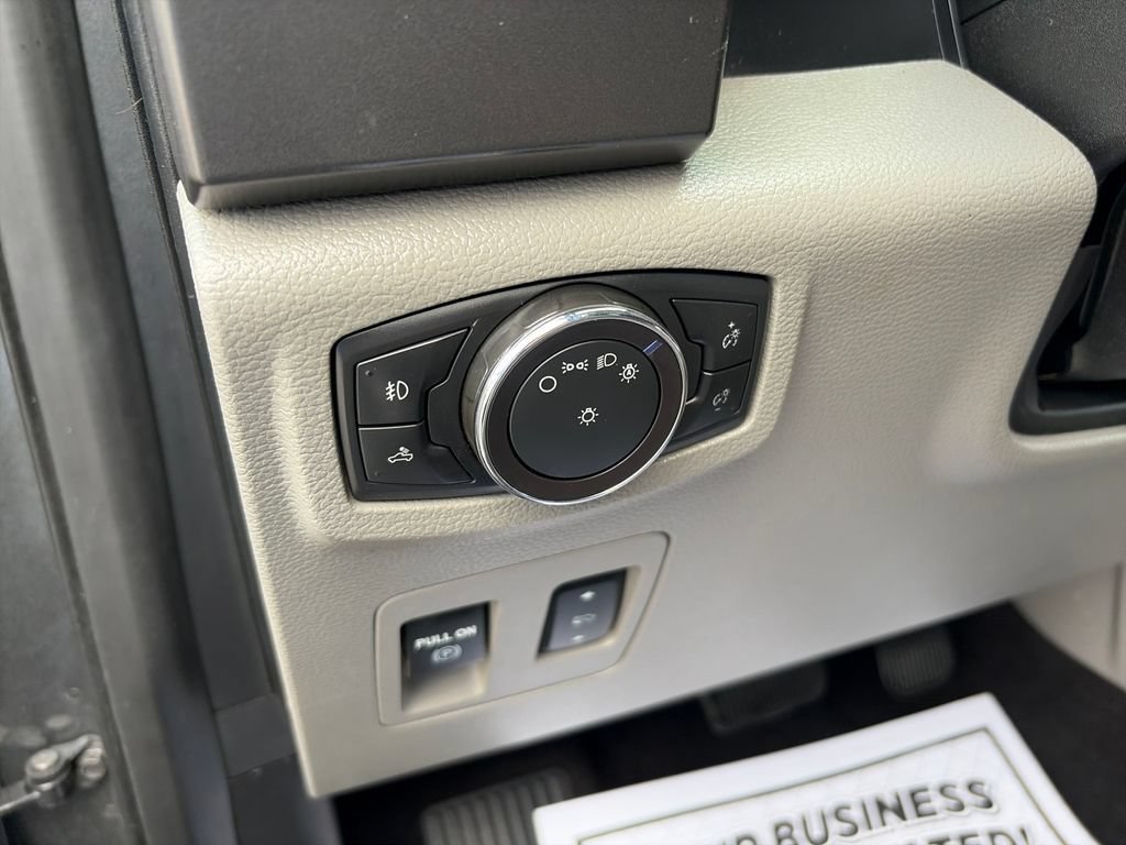 Used 2018 Ford F150 XLT w/ Equipment Group 302A Luxury AWD/4WD image 17