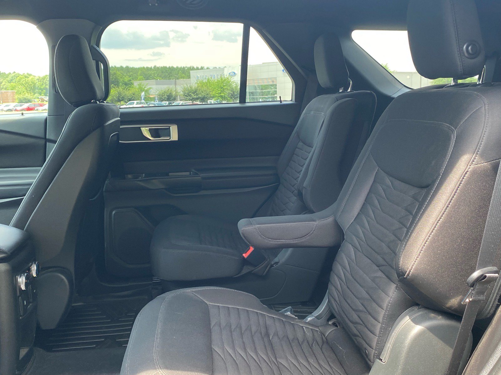 Certified 2020 Ford Explorer XLT w/ Comfort Package RWD image 19