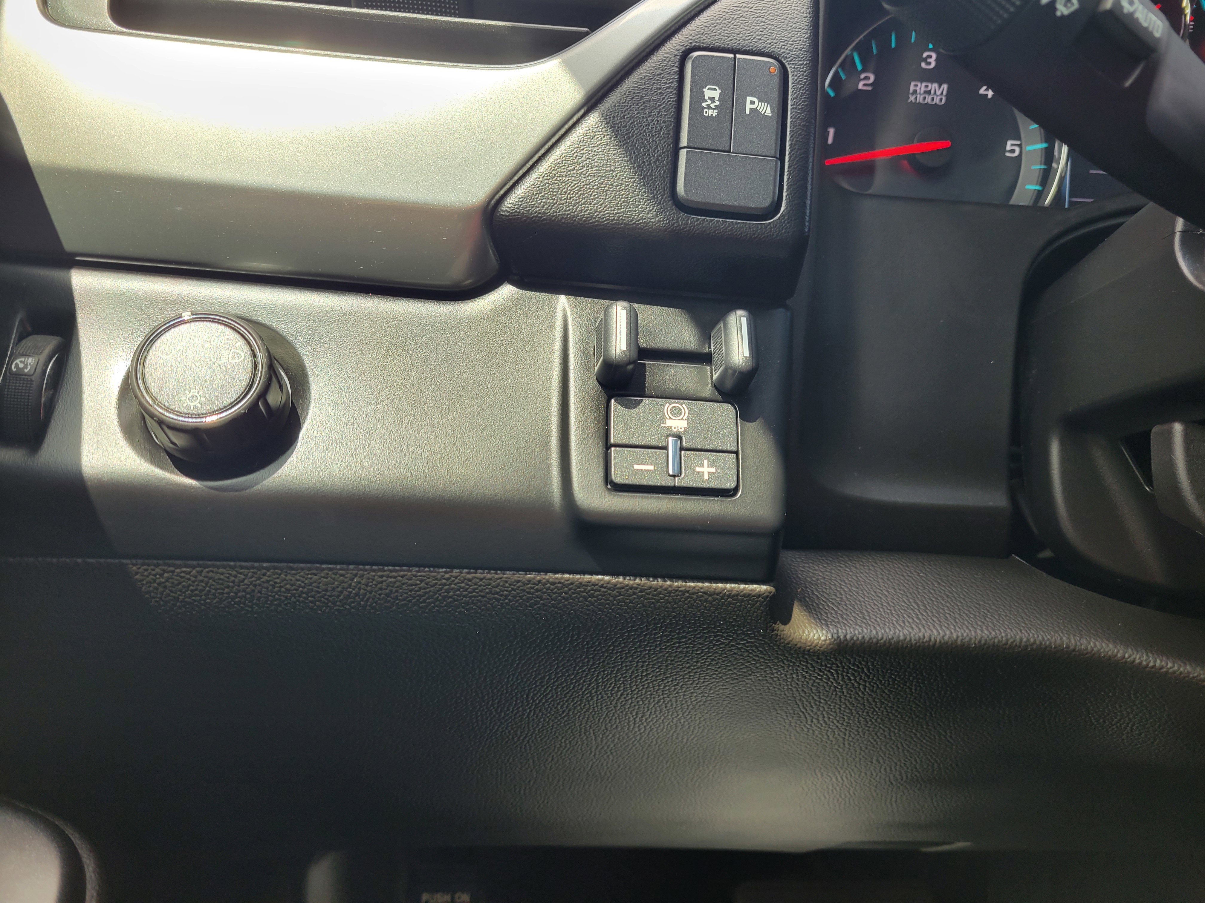 Certified 2018 Chevrolet Tahoe LS w/ All-Season Package RWD image 16