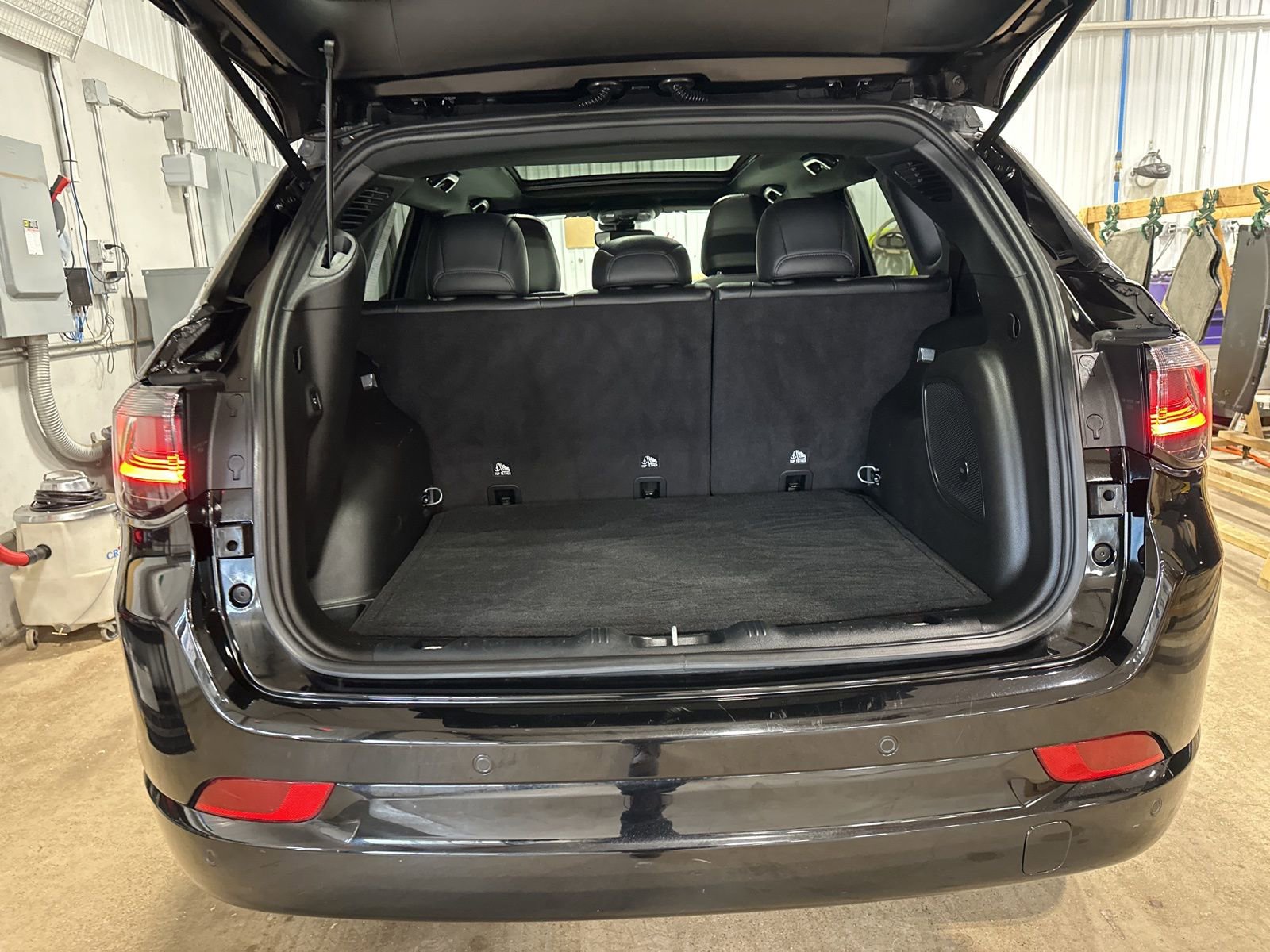 Used 2024 Jeep Compass Limited w/ Elite Group image 23