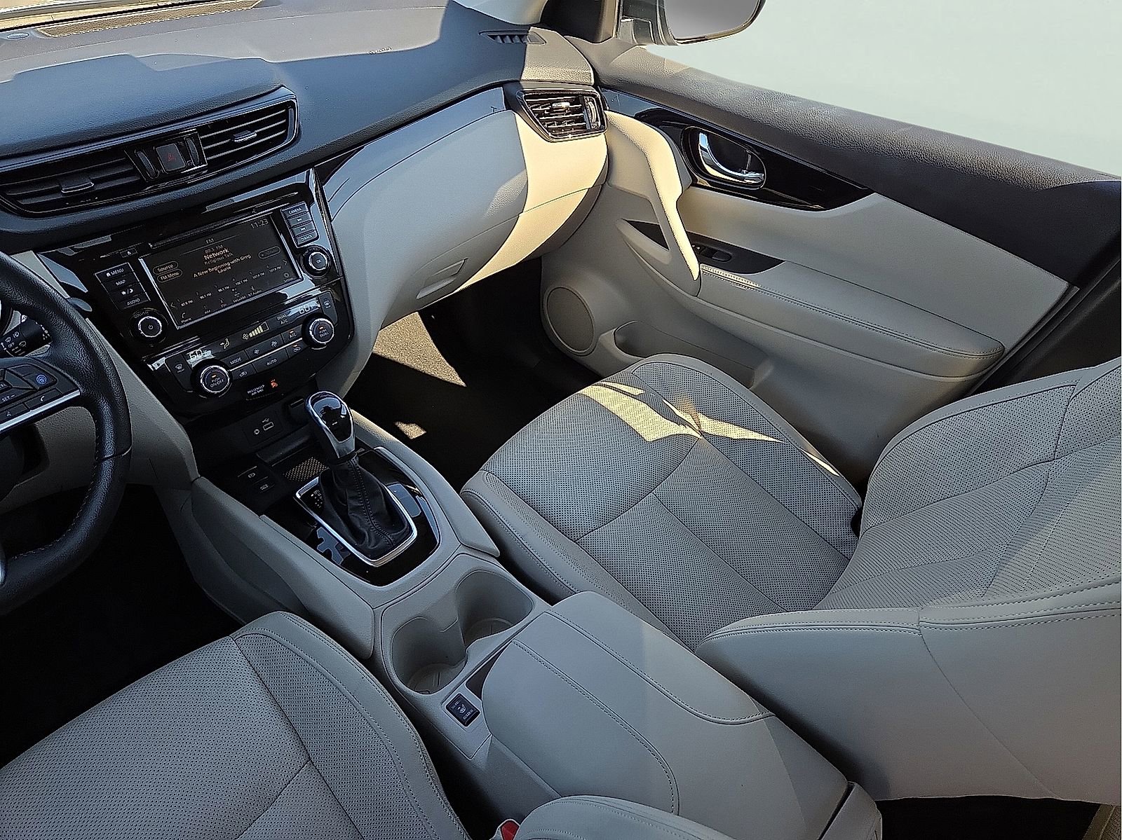 Used 2022 Nissan Rogue Sport SL image 12