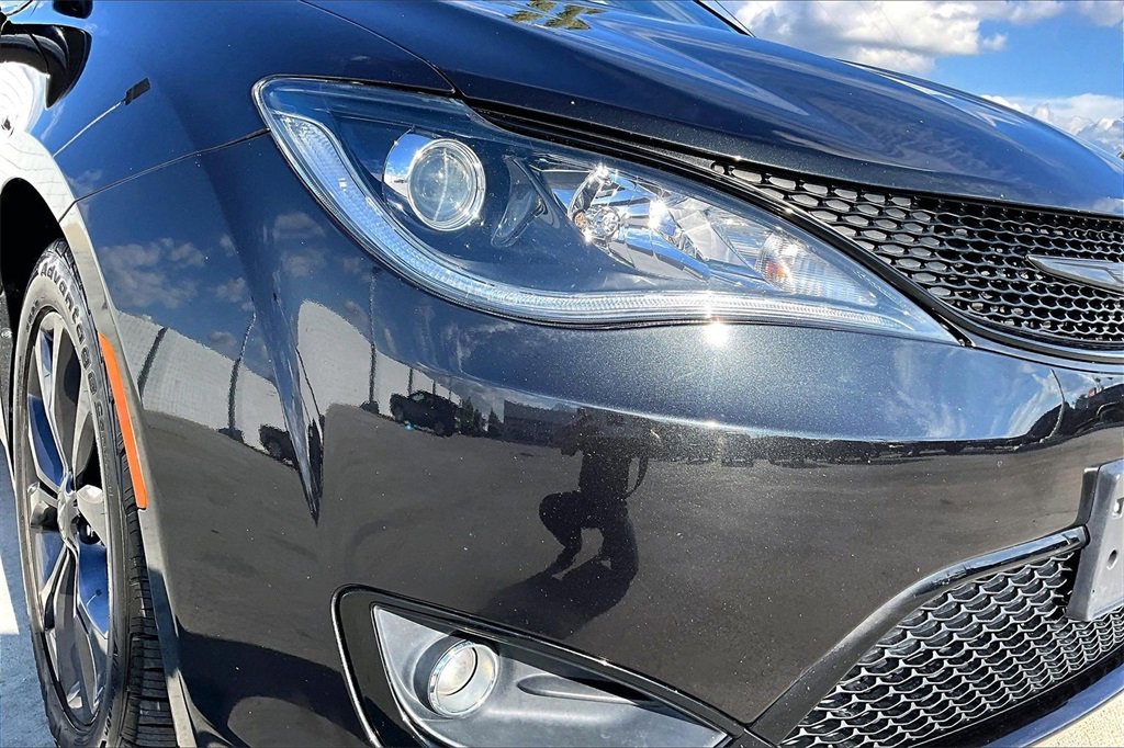 Used 2018 Chrysler Pacifica Touring-L w/ Premium Audio Group image 31