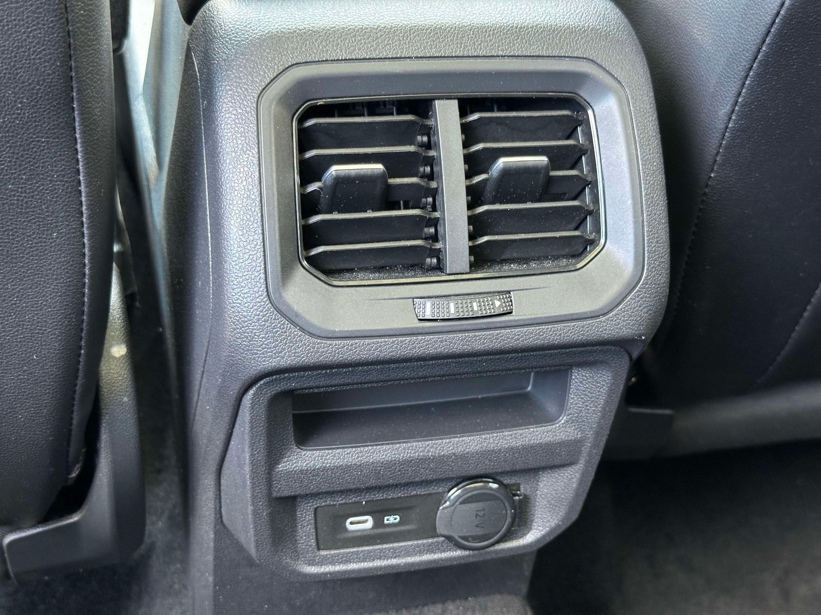 Certified 2022 Volkswagen Tiguan SE FWD image 14
