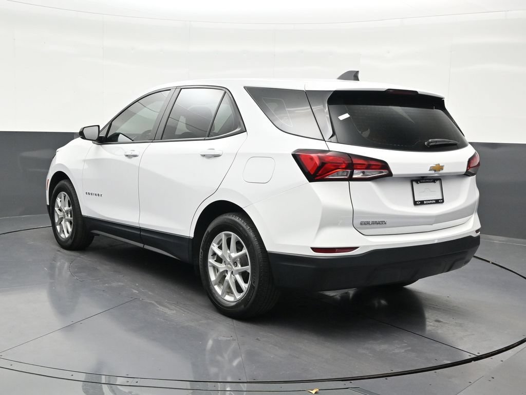 Used 2023 Chevrolet Equinox LS FWD image 3