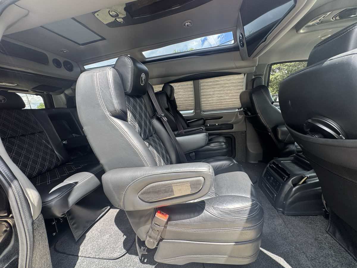 Used 2021 Chevrolet Express 2500 w/ Enhanced Convenience Package RWD image 9