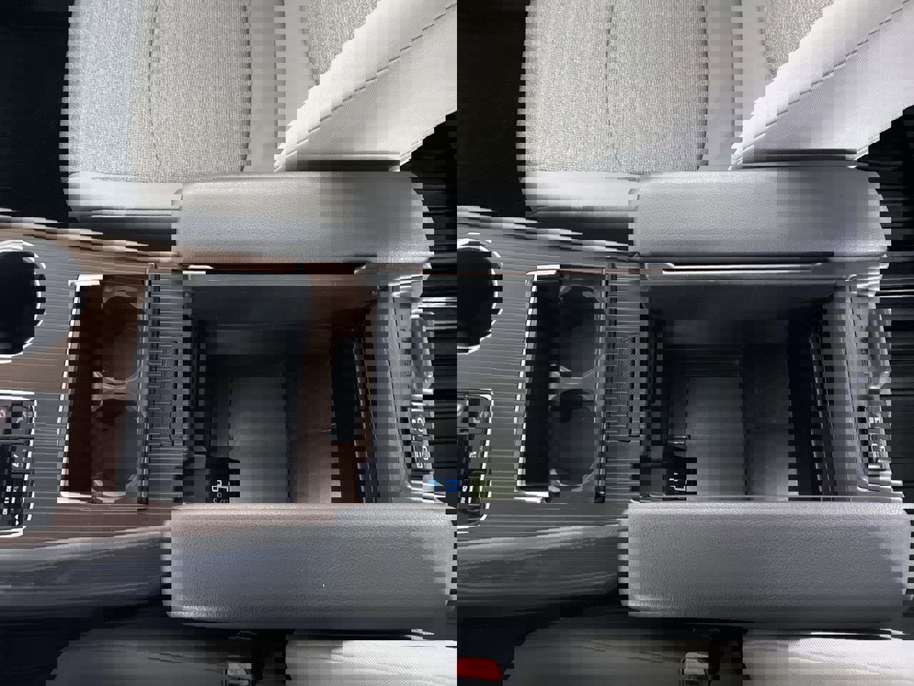 Used 2021 Toyota Sienna LE w/ LE Plus Package image 18