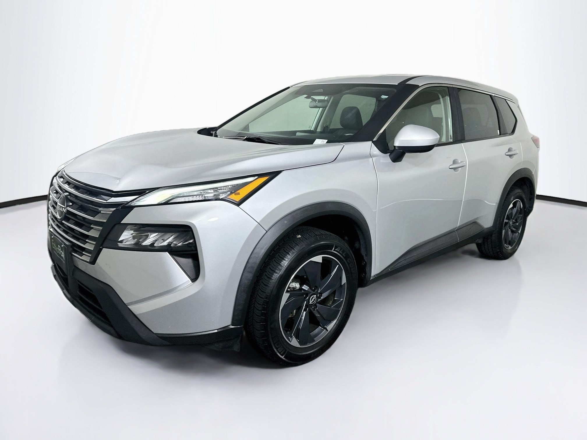 Used 2024 Nissan Rogue SV FWD image 3